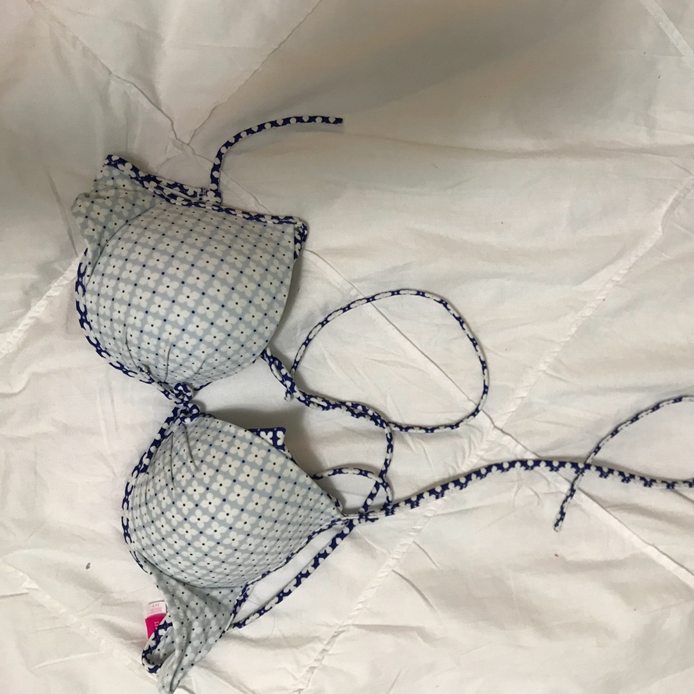 Victoria’s Secret bikini top